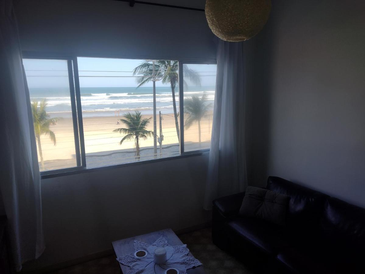 Pe Na Areia 02 * Praia Grande (Santos)